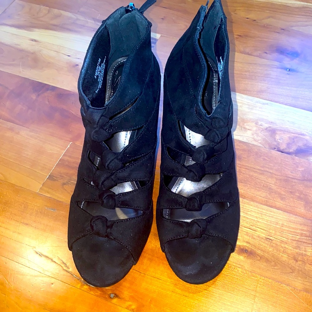 MPO Black Suede Knot Heels in 8 Medium.Used Once.